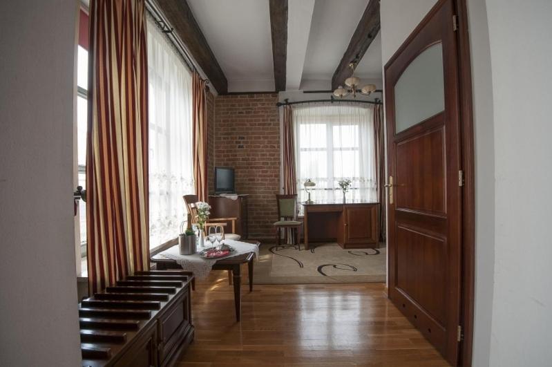 Hotel Restauracja Pod Parowozem Ostrowiec Świętokrzyski Dış mekan fotoğraf