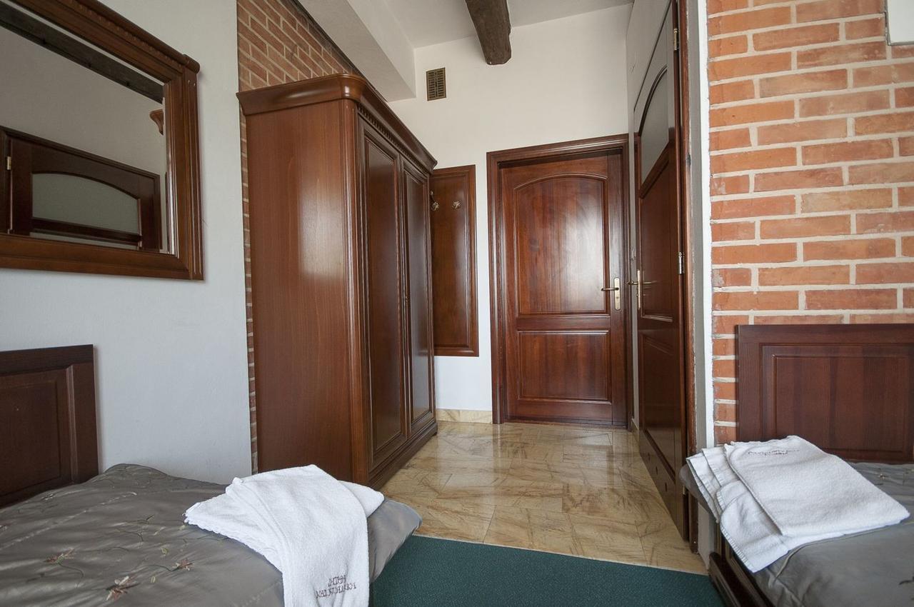 Hotel Restauracja Pod Parowozem Ostrowiec Świętokrzyski Dış mekan fotoğraf