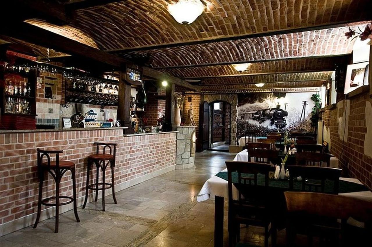 Hotel Restauracja Pod Parowozem Ostrowiec Świętokrzyski Dış mekan fotoğraf
