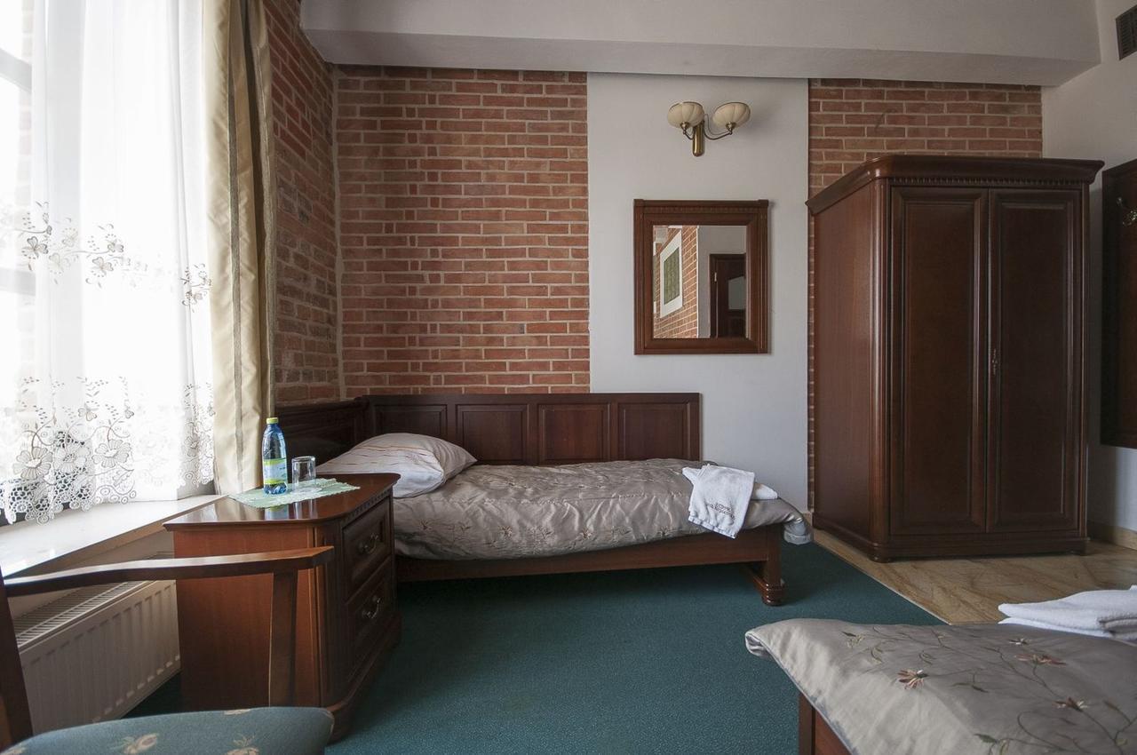 Hotel Restauracja Pod Parowozem Ostrowiec Świętokrzyski Dış mekan fotoğraf