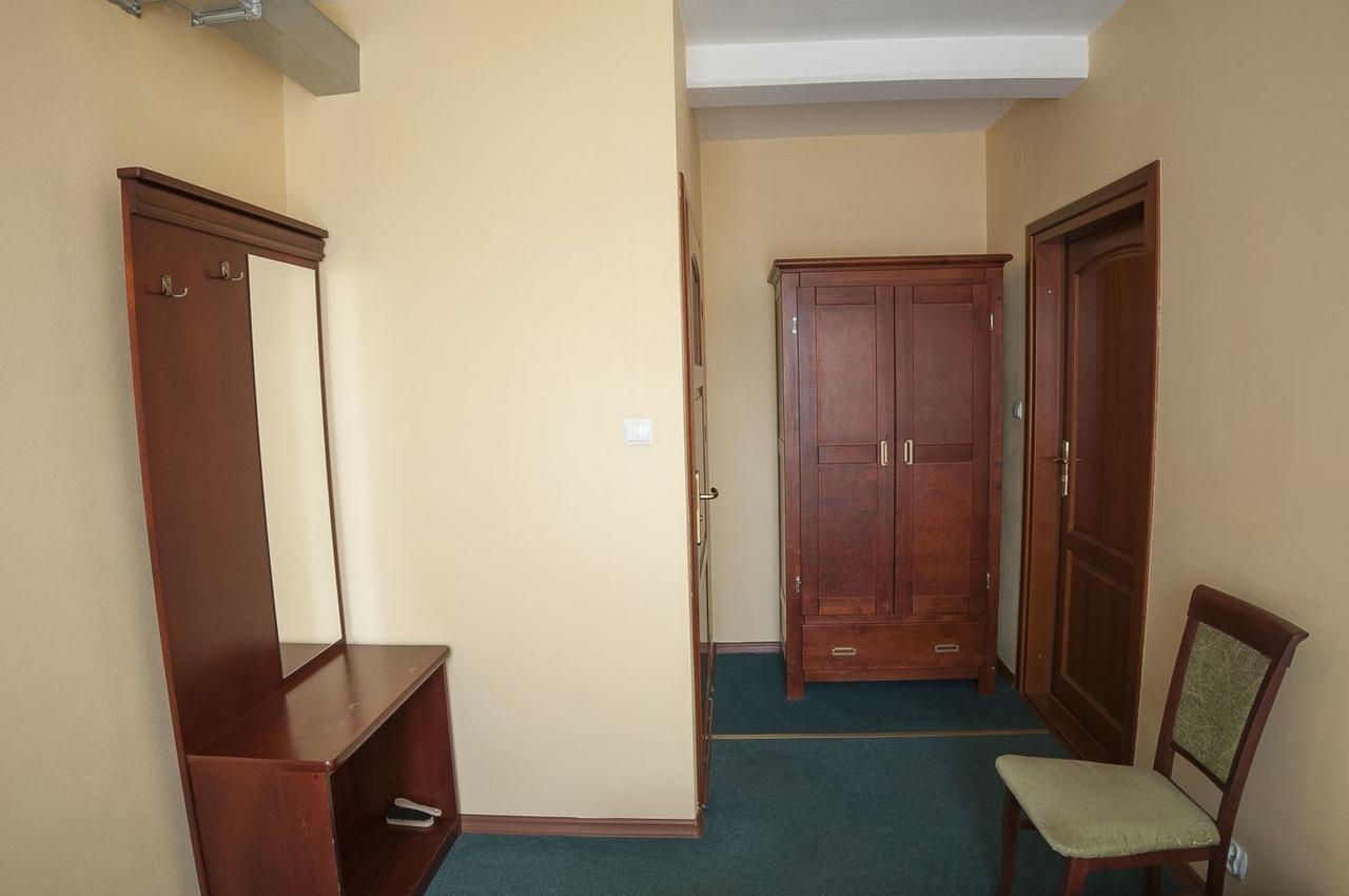 Hotel Restauracja Pod Parowozem Ostrowiec Świętokrzyski Dış mekan fotoğraf