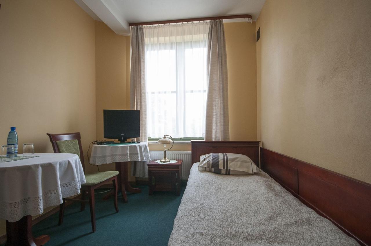 Hotel Restauracja Pod Parowozem Ostrowiec Świętokrzyski Dış mekan fotoğraf